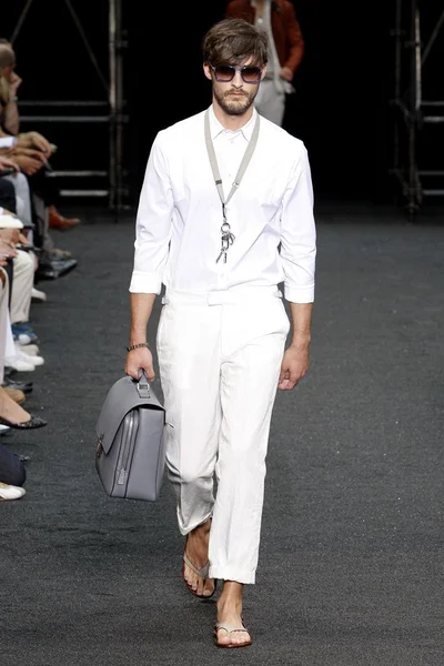 Look 9
